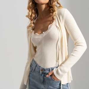 Conjunto de punto canalé con encaje – Top y chaqueta