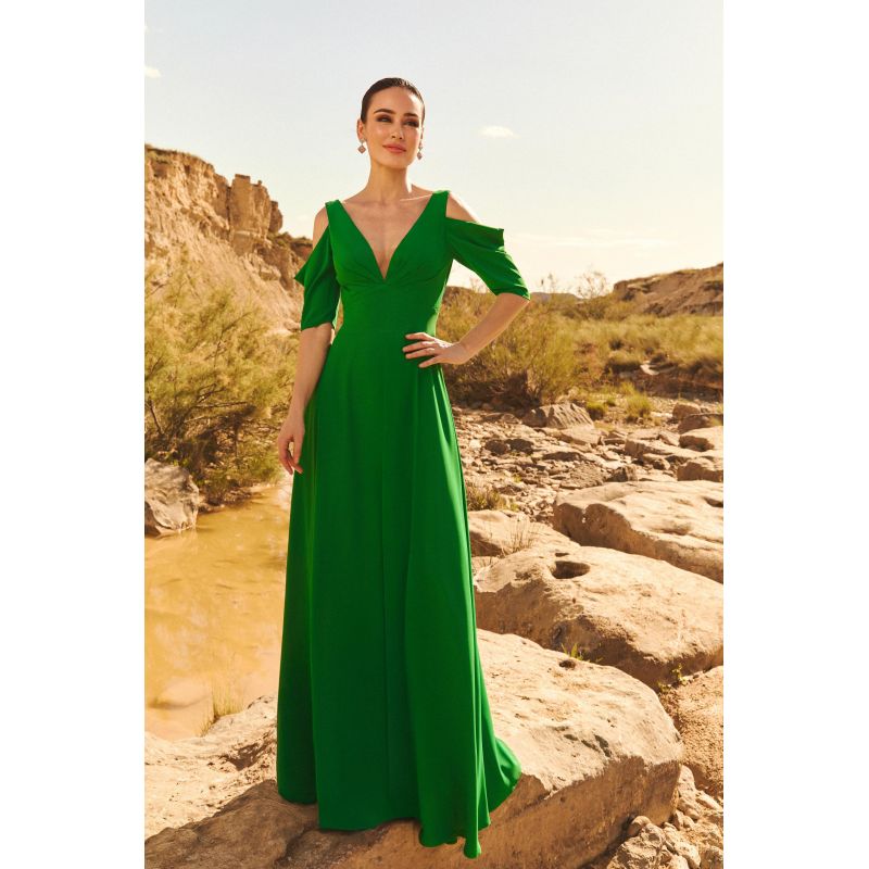Vestido largo verde con escote V y abertura en hombros - Imagen 2